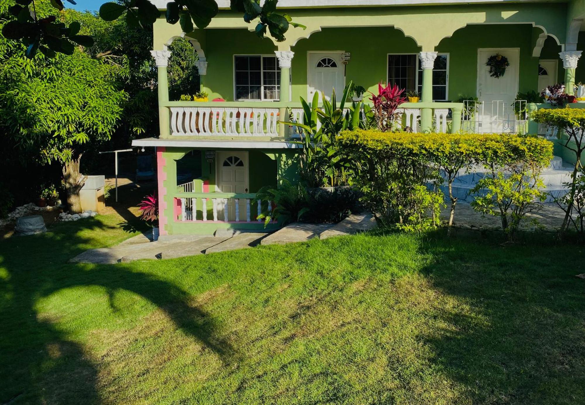 Cindy'S Garden Stay オーチョ・リオス エクステリア 写真